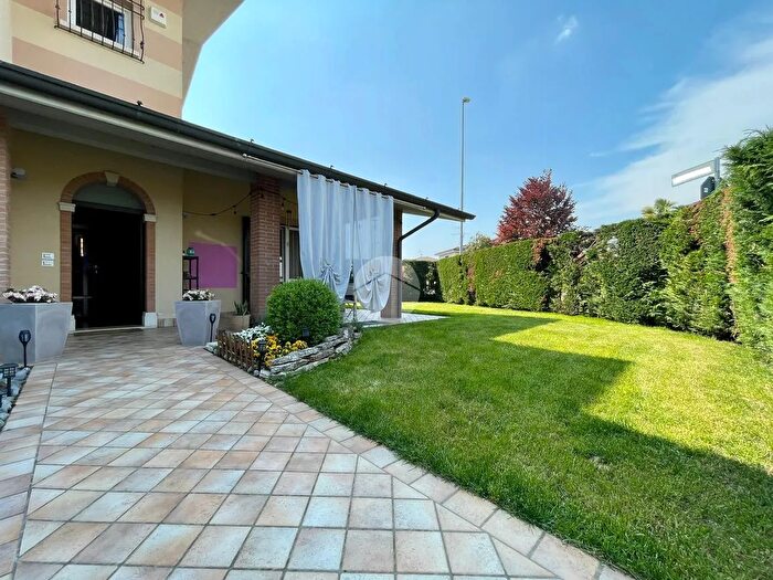 Casa quadrilocale in vendita in Viale Europa, Berlingo