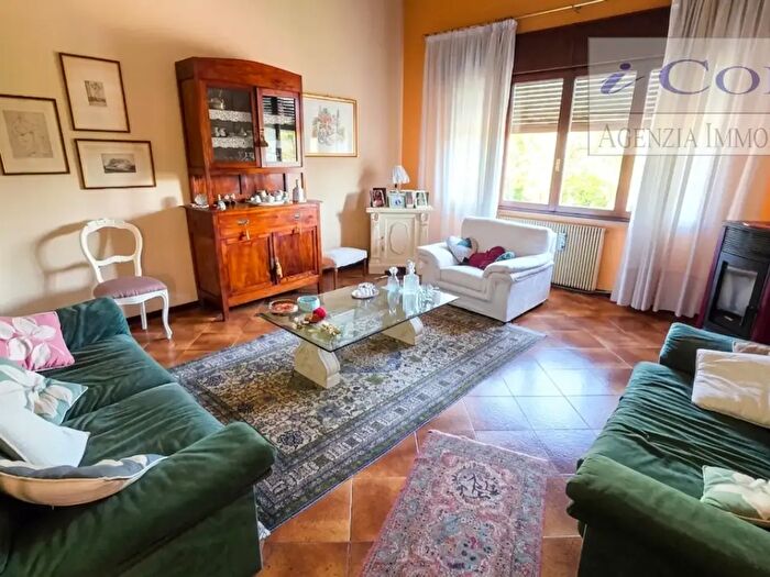 Casa con 7 locali in vendita in Via I Nievo, Teolo