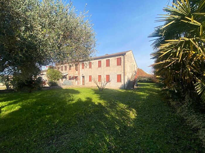 Casa con 5 locali in vendita in Via Chiesa, Veggiano