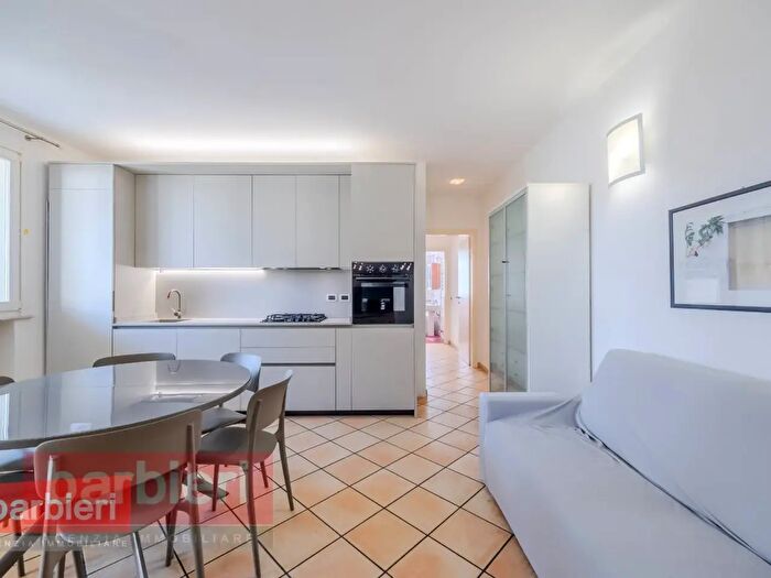 Appartamento trilocale in affitto in Rotonda Silvio Pellico, Cervia