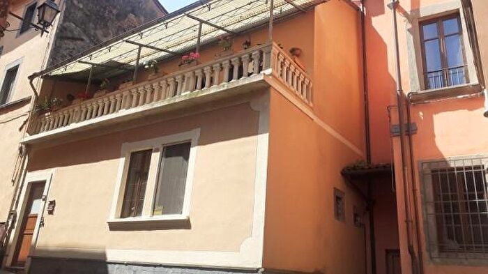 Casa con 5 locali in vendita in Gallicano