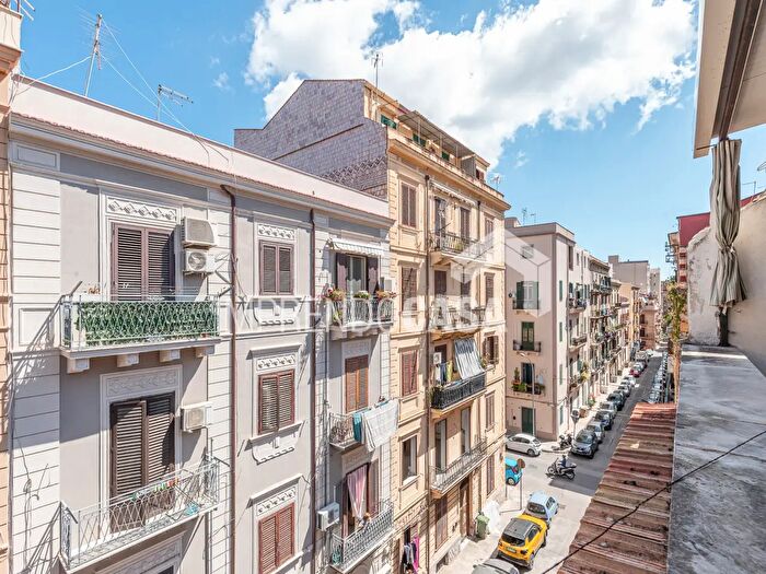 Appartamento trilocale in vendita in Via Vincenzo di Pavia, Palermo