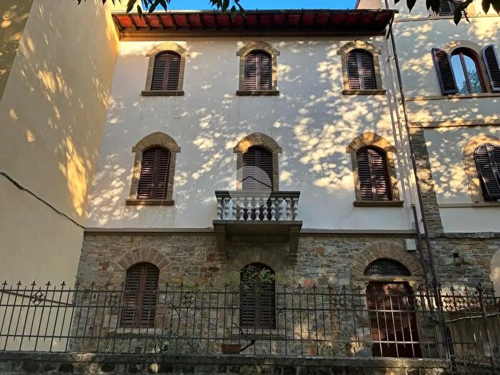 Appartamento con 5 locali in affitto in Viale Manfredo Fanti, Firenze