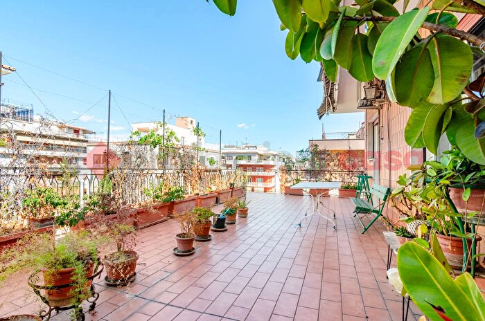 Appartamento quadrilocale in vendita in Via Caio Canuleio, Roma