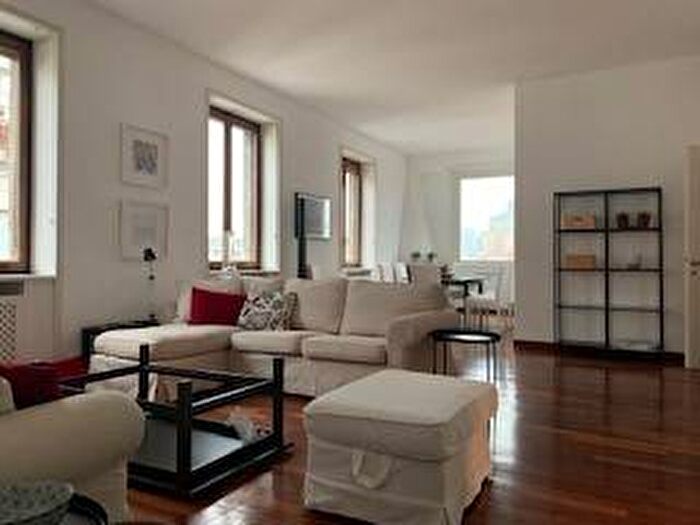 Appartamento quadrilocale in affitto in Via del Vecchio Politecnico, Palestro, Milano