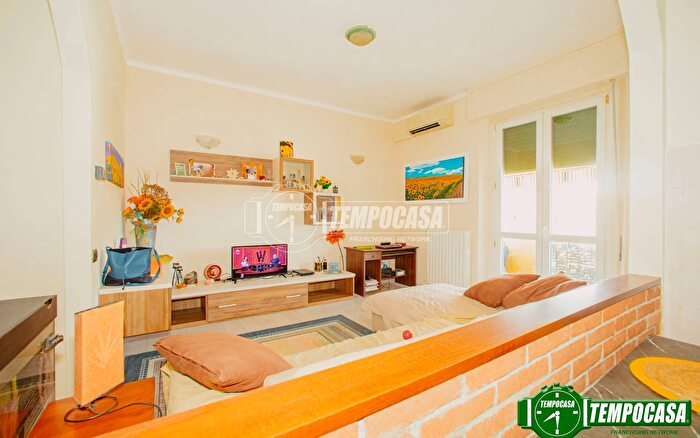 Appartamento trilocale in vendita in Via Franco Furini, Voghera