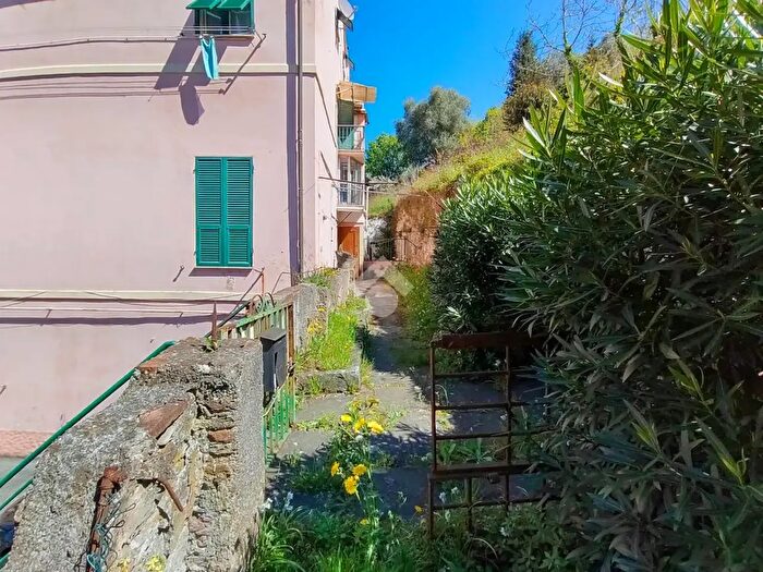 Appartamento trilocale in vendita in Via al Garbo, Genova