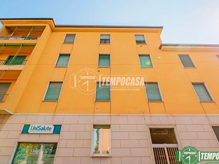 Appartamento trilocale in vendita in Via Monte Grappa Tb, Melegnano