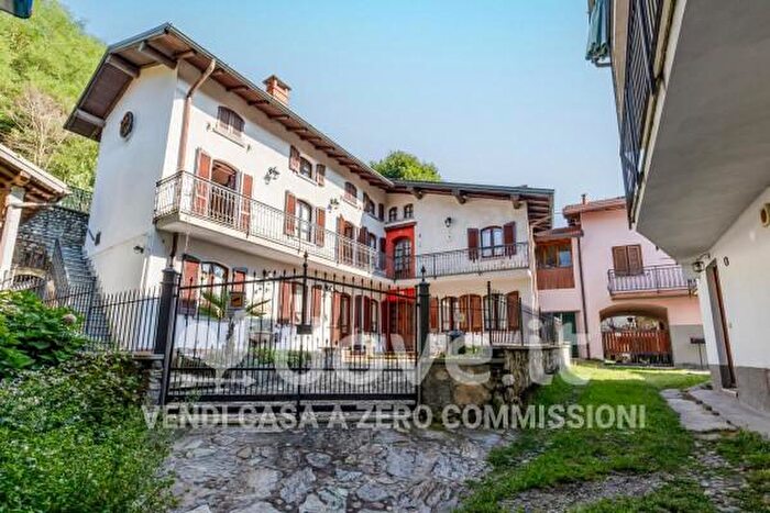 Casa con 5 locali in vendita in Contrada Carnisio, Cocquio Trevisago