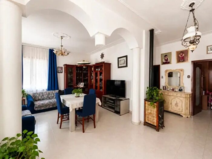 Casa quadrilocale in vendita in Frazione Quarto Inferiore, Asti