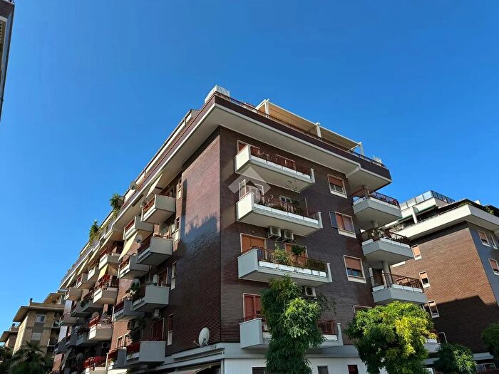 Appartamento trilocale in vendita in Viale dei Promontori, Roma