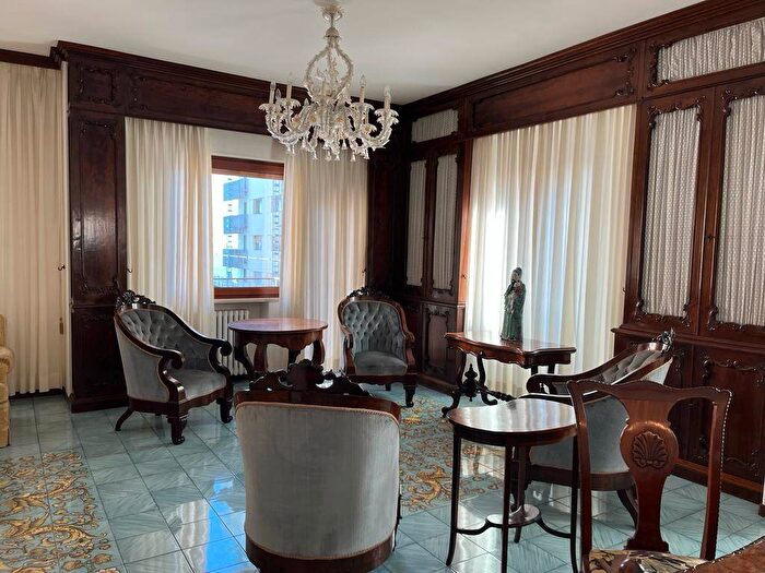 Appartamento con 5 locali in affitto in Via Pitagora, Borgo, Taranto