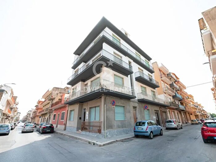 Appartamento con 6 locali in vendita in Via San Martino, Vittoria