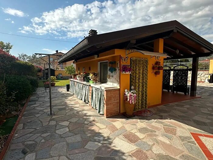 Casa con 8 locali in vendita in Via della Resistenza, Castelnuovo Magra