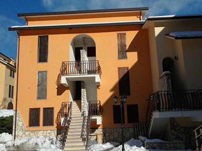 Appartamento trilocale in affitto in Via Sicinto, Centro, Rocca di Cambio