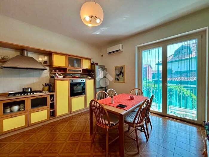 Casa con 5 locali in vendita in Via Piscina, Airasca