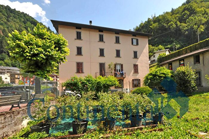 Appartamento quadrilocale in vendita in Via Roma, Olmo Al Brembo