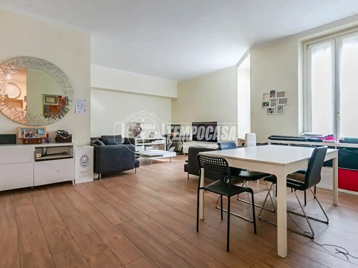 Appartamento trilocale in vendita in Via Ugo Bassi, Milano