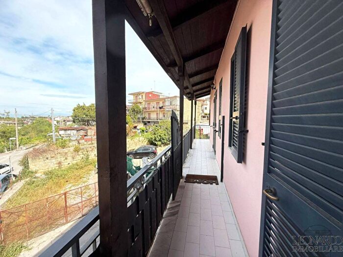 Appartamento trilocale in affitto in Via Soffritto, Pianura, Napoli