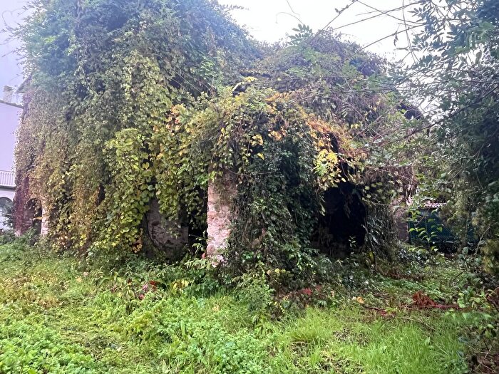 Casa con 9 locali in vendita in Via Sotto Monte, Capannori
