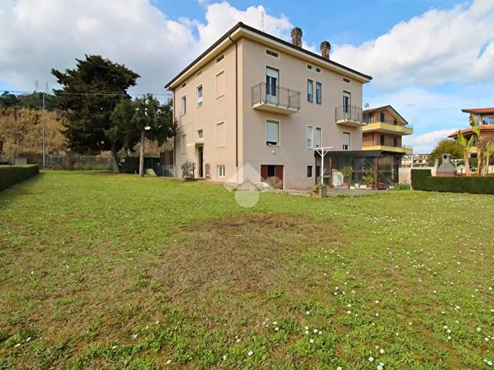 Appartamento con 5 locali in vendita in Via Italo Bonini, Pesaro