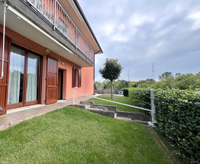 Appartamento trilocale in vendita in Via Grazia Deledda, Asola