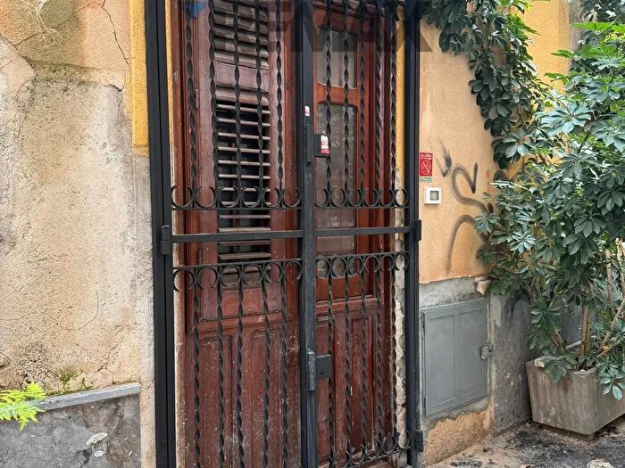 Appartamento trilocale in vendita in Vicolo Santa Chiara, Palermo