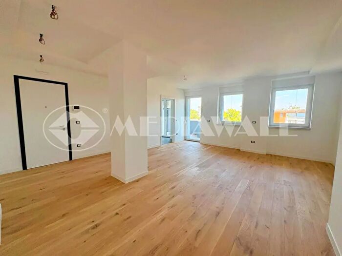 Appartamento con 7 locali in vendita in Via Guglielmo Oberdan, Pordenone