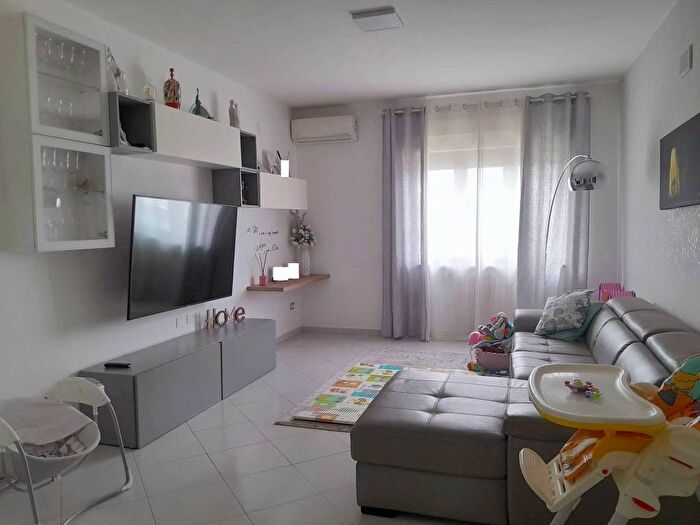 Appartamento quadrilocale in affitto in Via Francesco Petrarca, Centro, Volla