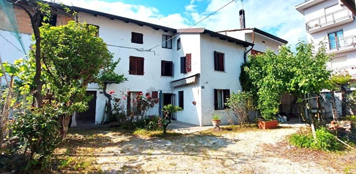 Casa con 11 locali in vendita in Via Marconi, Latisana