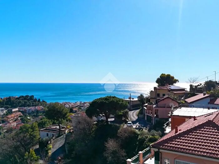 Appartamento trilocale in vendita in Via Aleramo, Alassio