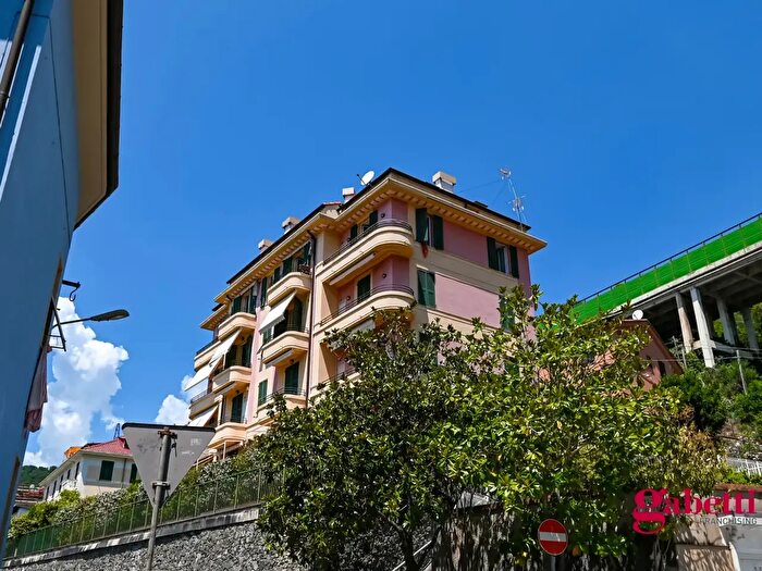 Appartamento con 5 locali in vendita in Via Alessandro Reccagno, Varazze