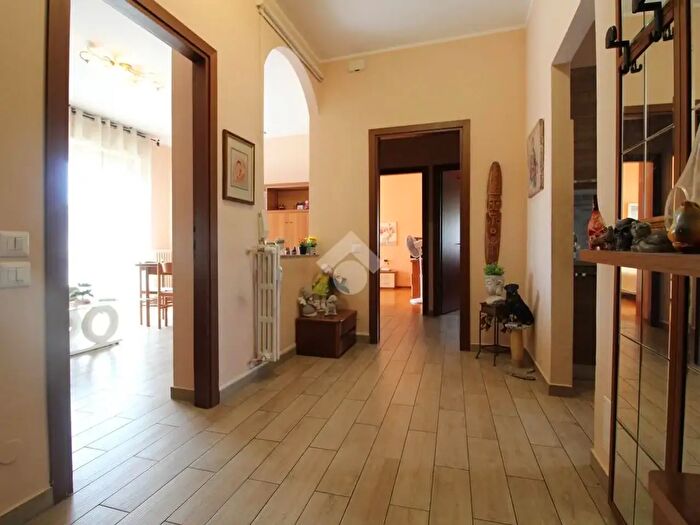 Appartamento trilocale in vendita in Via XXV Aprile, Busto Garolfo