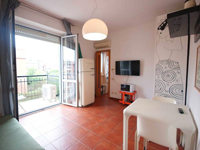 Appartamento monolocale in affitto in Via Trevi, Dergano, Milano