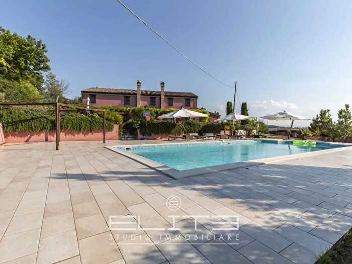 Casa con 12 locali in vendita in Via Fabbrici E Ville, Senigallia