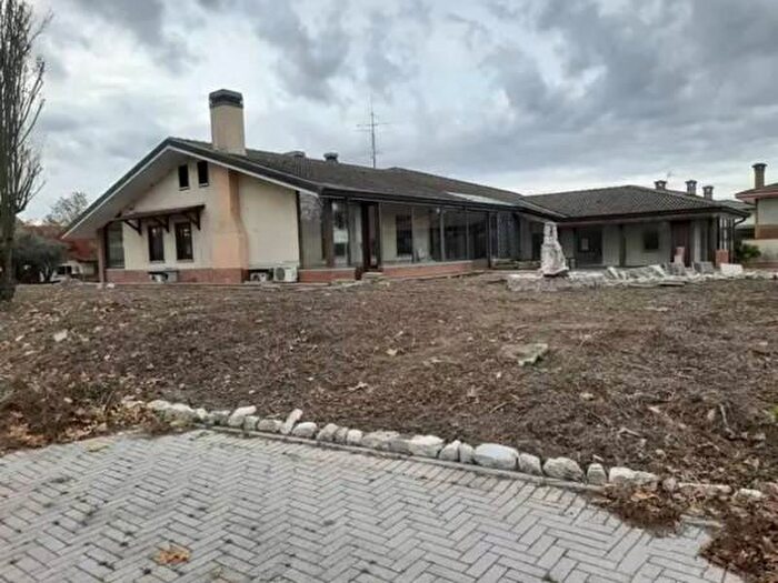 Casa con 6 locali in vendita in Via Latisana, Rivignano Teor