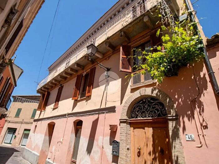 Appartamento con 7 locali in vendita in Via Trinità, Atri
