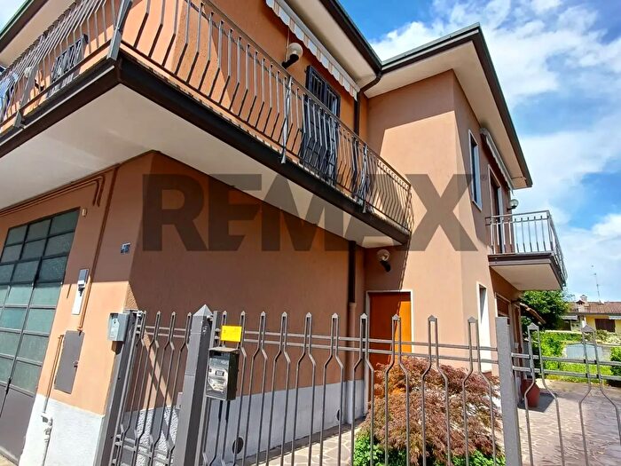 Casa quadrilocale in vendita in Cambiago