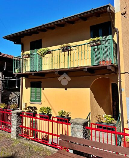 Casa con 5 locali in vendita in Piazza Bassa, Perledo