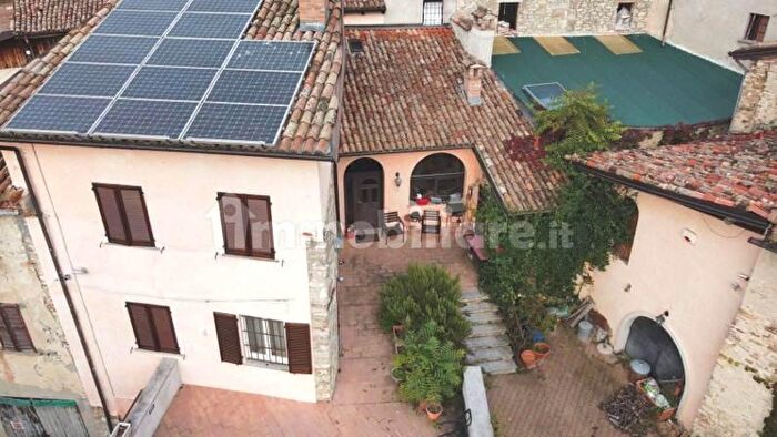 Casa con 9 locali in vendita in Golferenzo