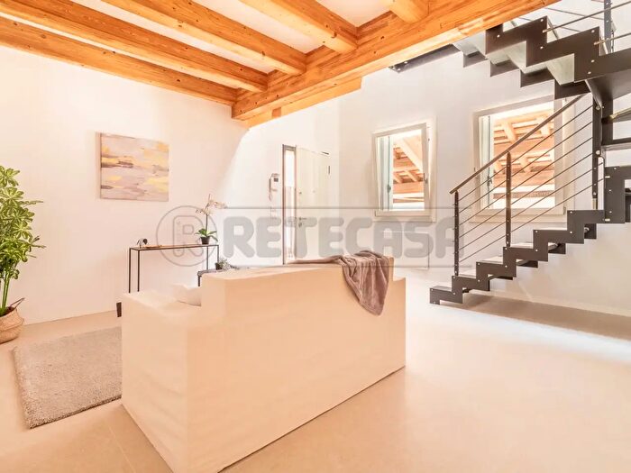 Appartamento con 5 locali in vendita in Via Zuccola, Bolzano Vicentino