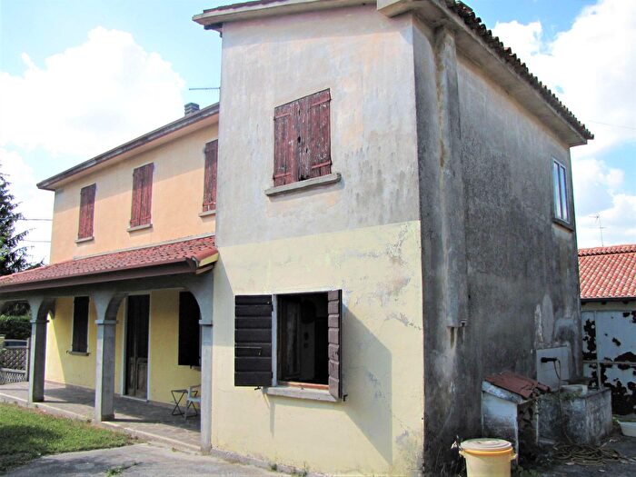 Casa con 6 locali in vendita in Via Comunet, Ceggia