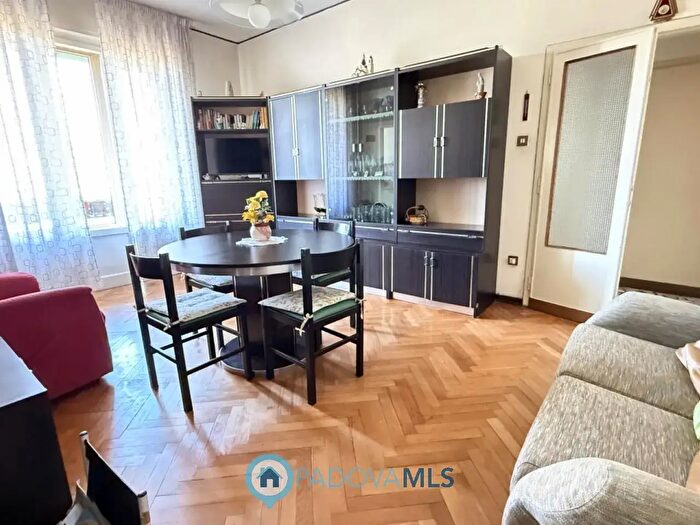 Appartamento quadrilocale in vendita in Via Ferdinando Paer, Padova