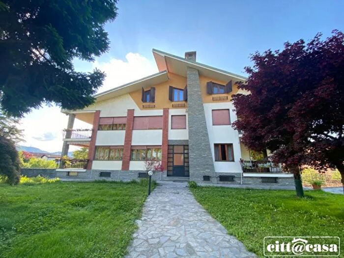 Appartamento con 5 locali in affitto in Lauriano