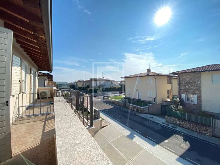 Casa trilocale in vendita in Via Valtenesi, Manerba Del Garda