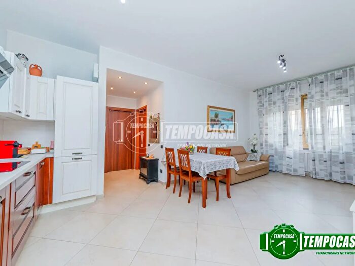 Appartamento trilocale in vendita in Via Dante Alighieri, Pero
