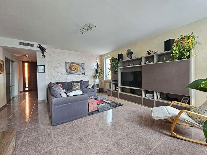 Casa con 6 locali in vendita in Nerviano