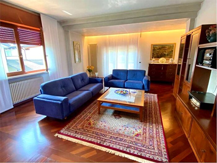 Casa con 6 locali in affitto in via Cerchiari, Centro, Isola Vicentina