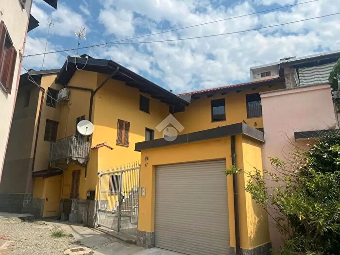 Appartamento trilocale in affitto in Via Cavour, Cirie'