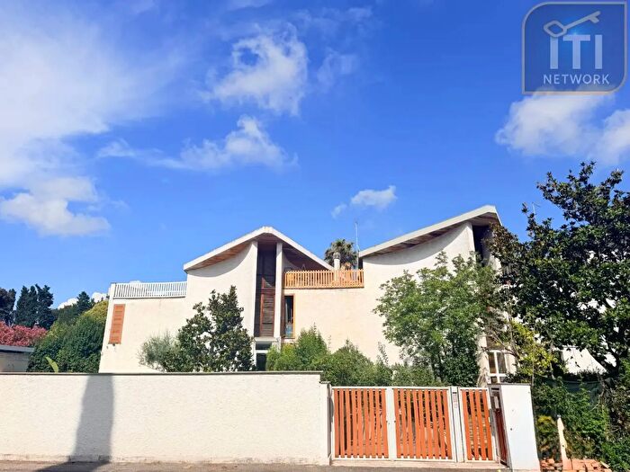 Casa con 12 locali in vendita in Via Protagora, Roma